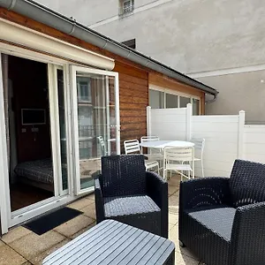 Place De La Mairie. Joli T2 4p - Terrasse Et Vue. Appartement